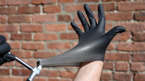 How to Use Disposable Gloves