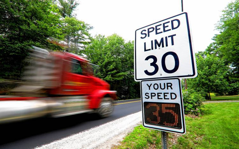 Do radar speed signs slow drivers down?