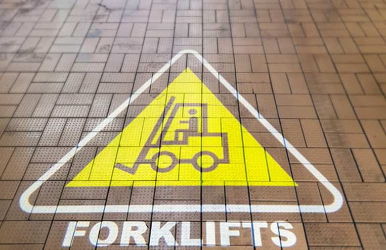 TOPTREE | The Benefits of Projected Safety Signage