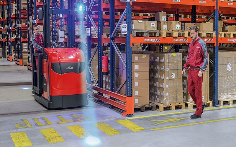 Why Should Install Blue Safety Lights On Forklifts? - Toptree